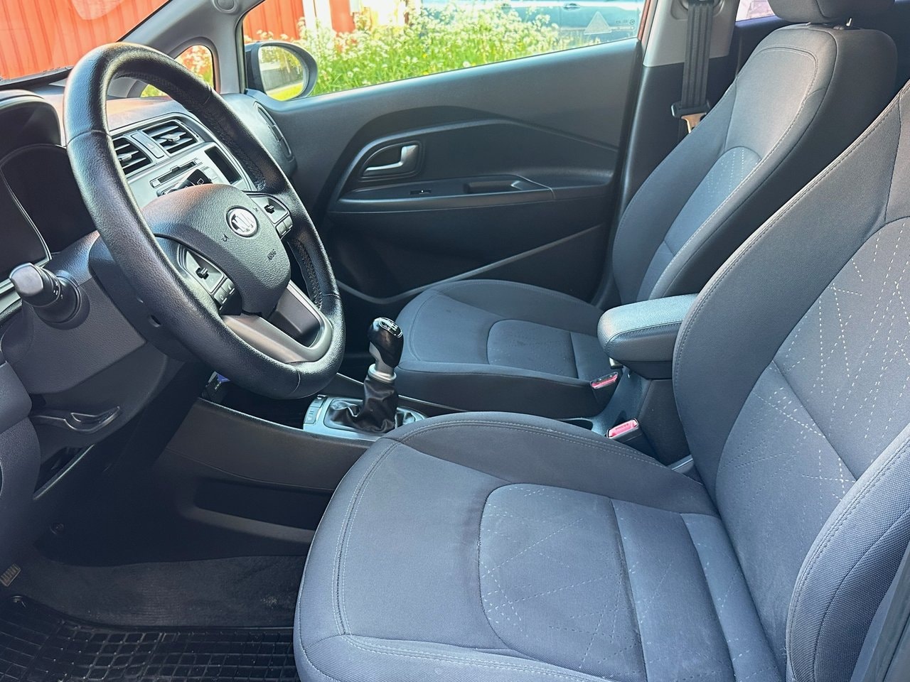 Kia Rio — bild 10 av 11