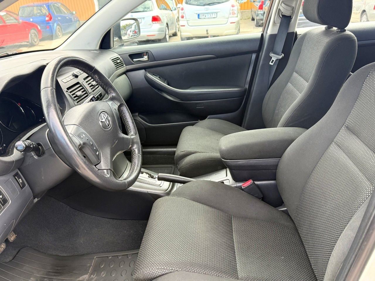 Toyota Avensis — bild 10 av 11