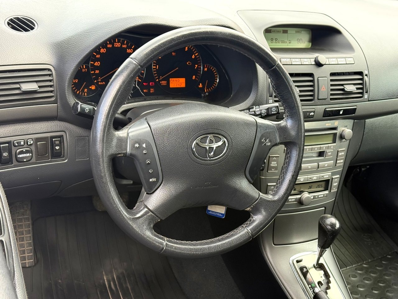 Toyota Avensis — bild 11 av 11