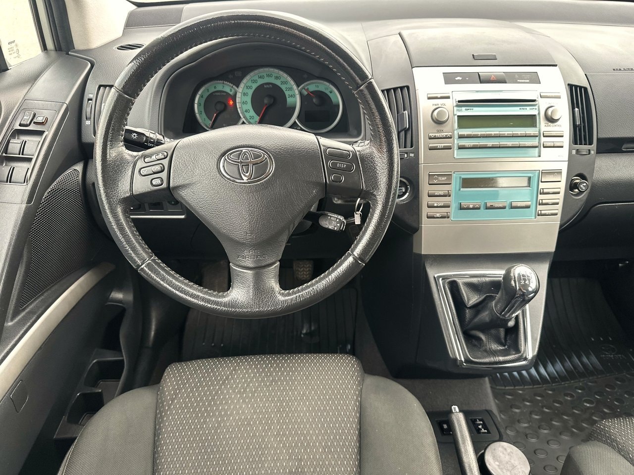 Toyota Corolla Verso — bild 9 av 10