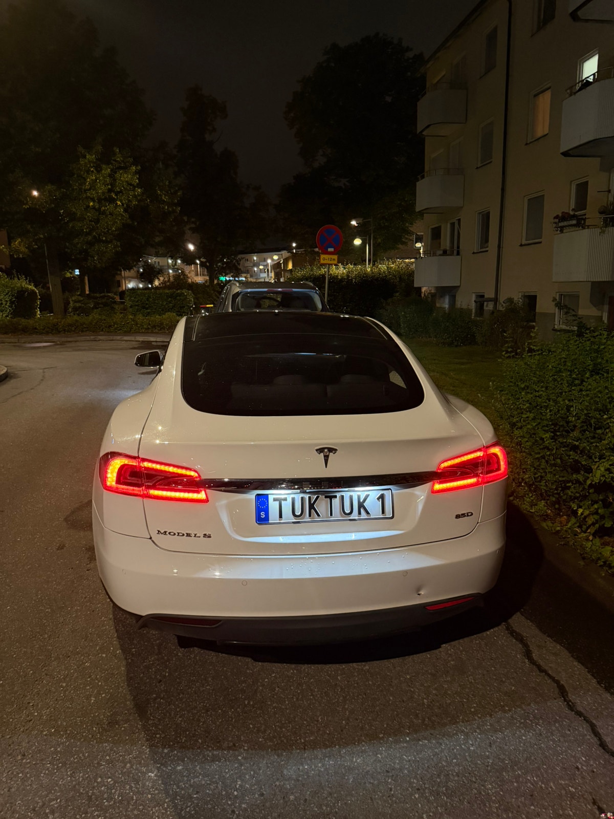 Tesla Model S 85D, 423ps, 2016