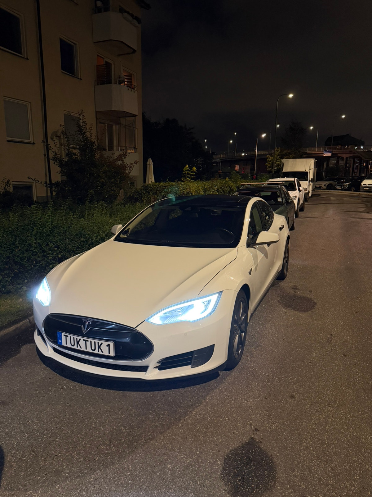 Tesla Model S 85D, 423ps, 2016