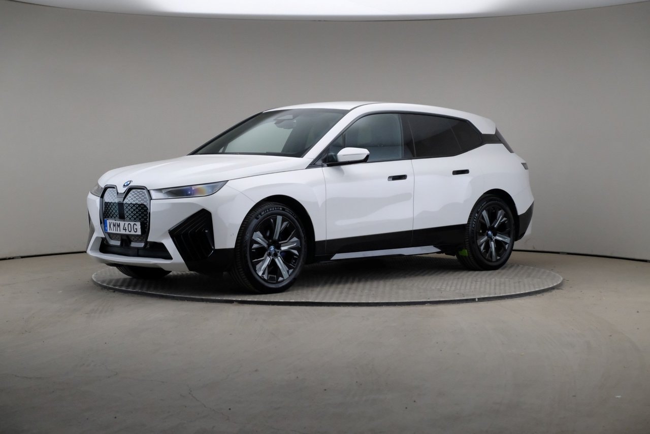 BMW iX 326 л.с.