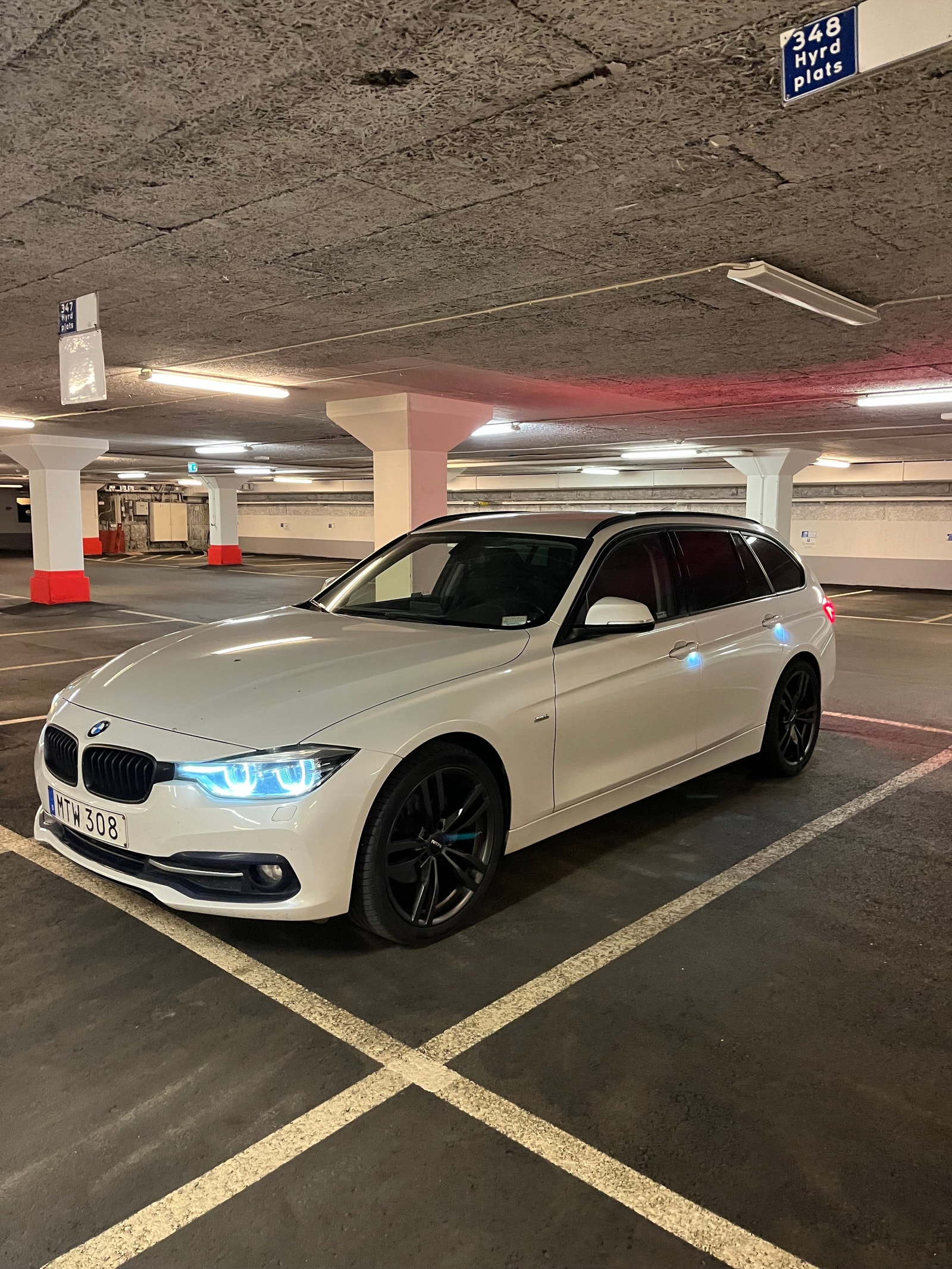 BMW 320d Touring Manual, 6-trins, 190ps, 2016
