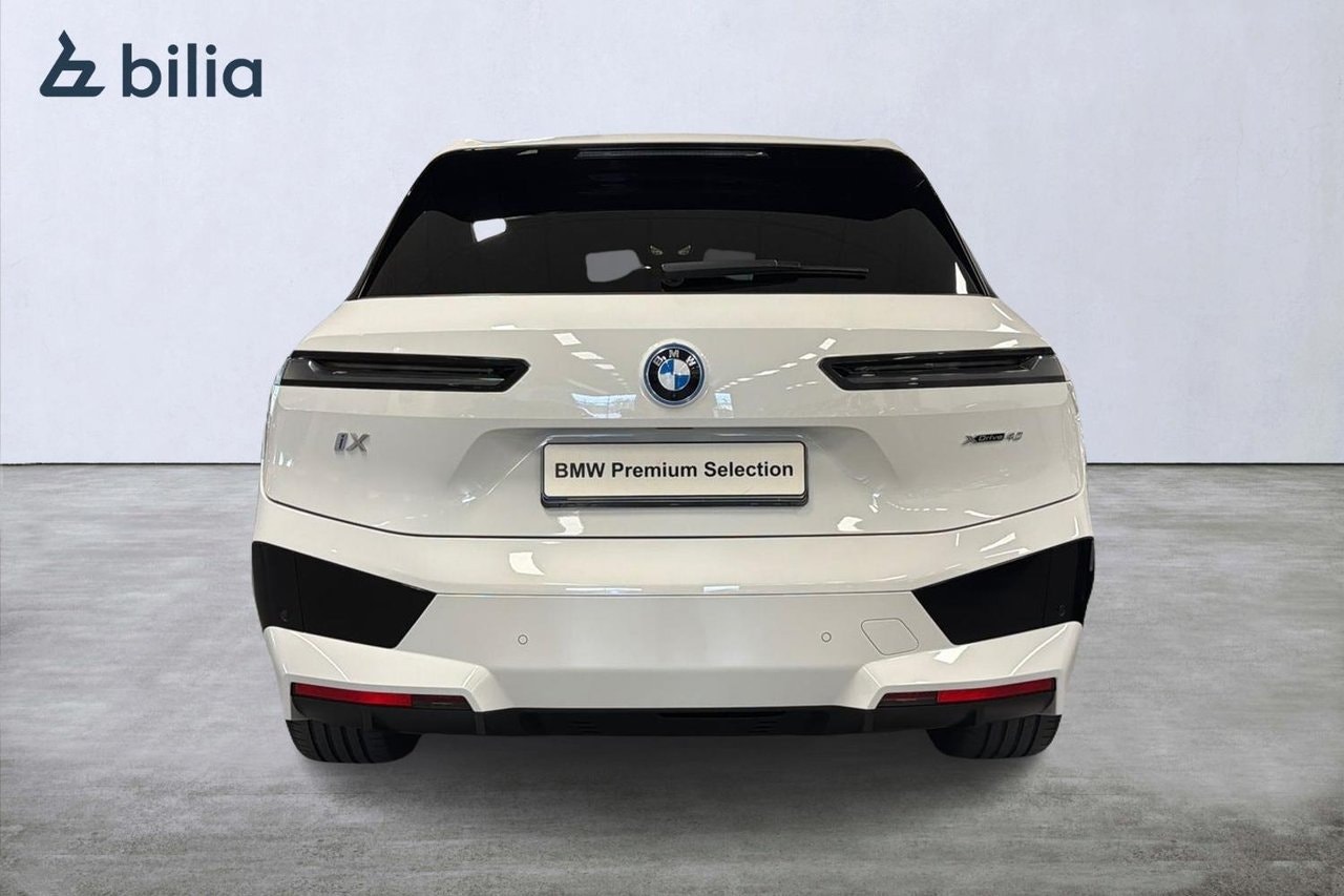 BMW iX xDrive40, 326ps, 2023