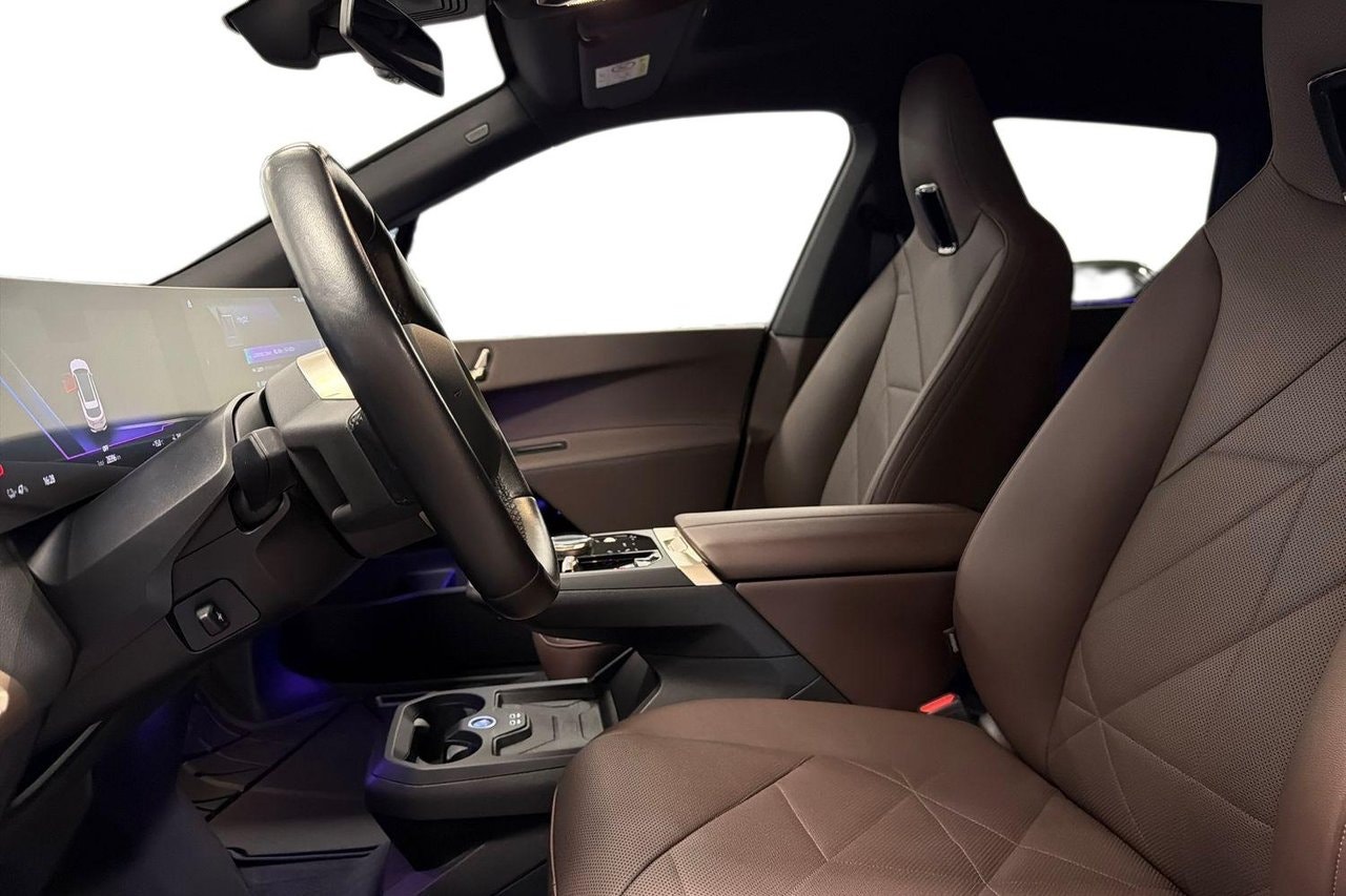 BMW iX xDrive40, 326ps, 2023