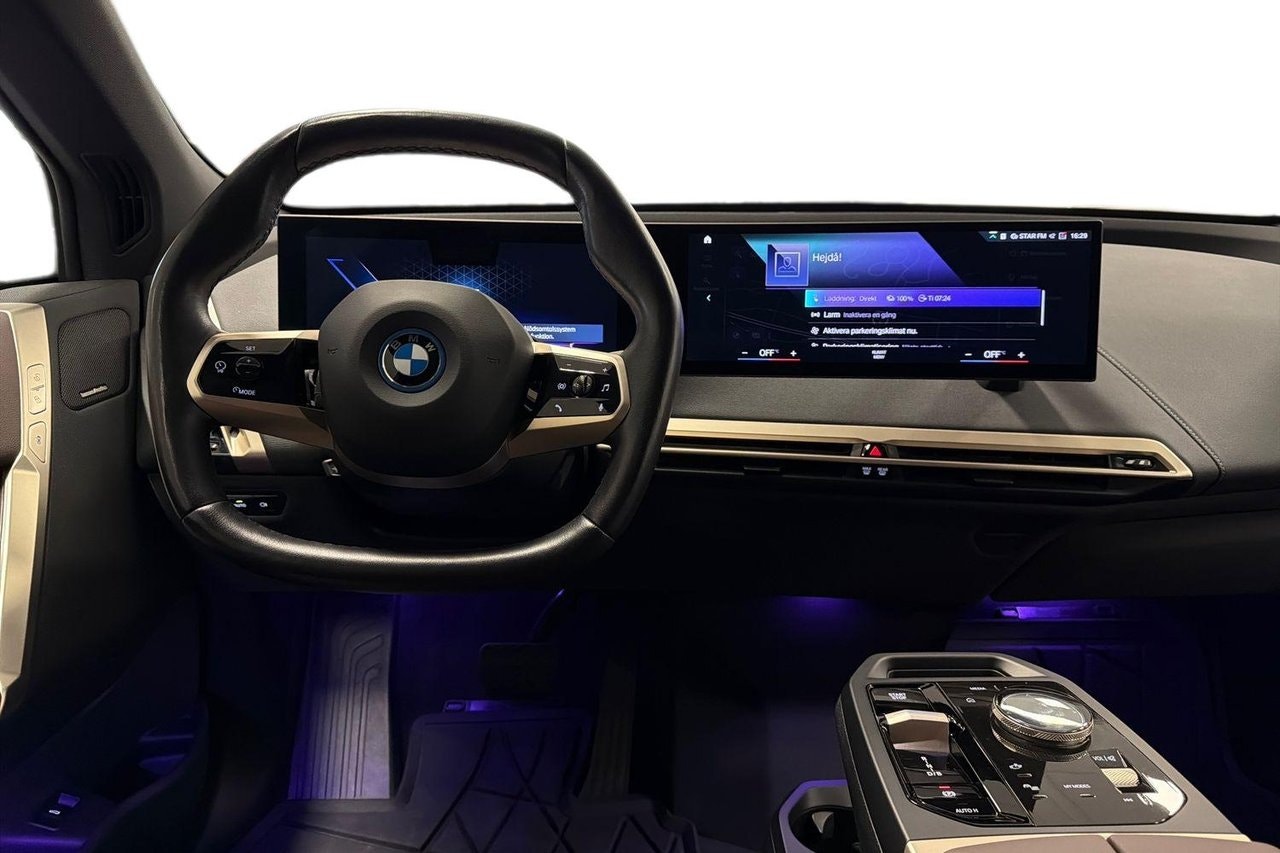 BMW iX xDrive40, 326ps, 2023