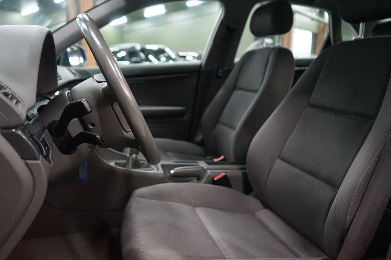 Audi A4 Sedan 2.0 Manual, 5-trins, 130ps, 2003
