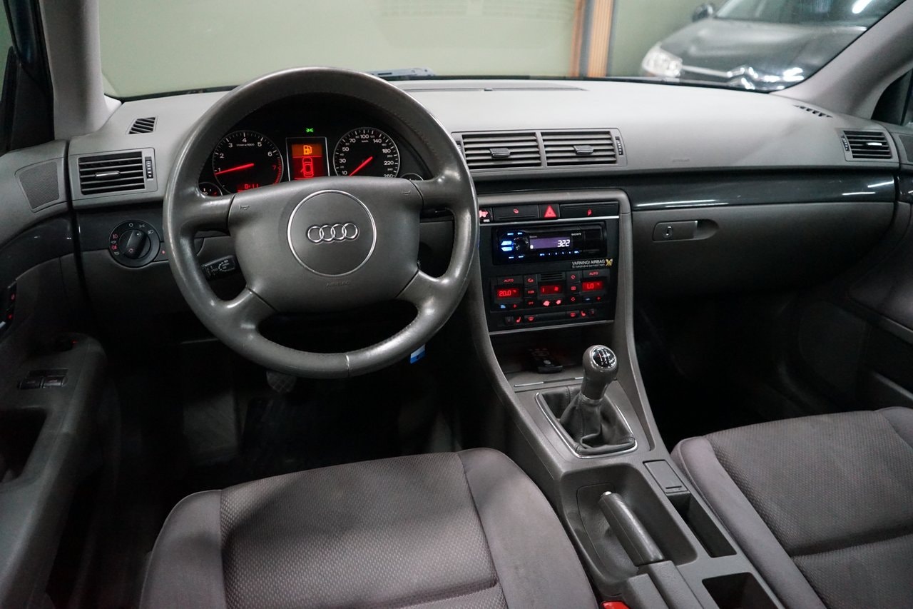 Audi A4 Sedan 2.0 Manual, 5-trins, 130ps, 2003