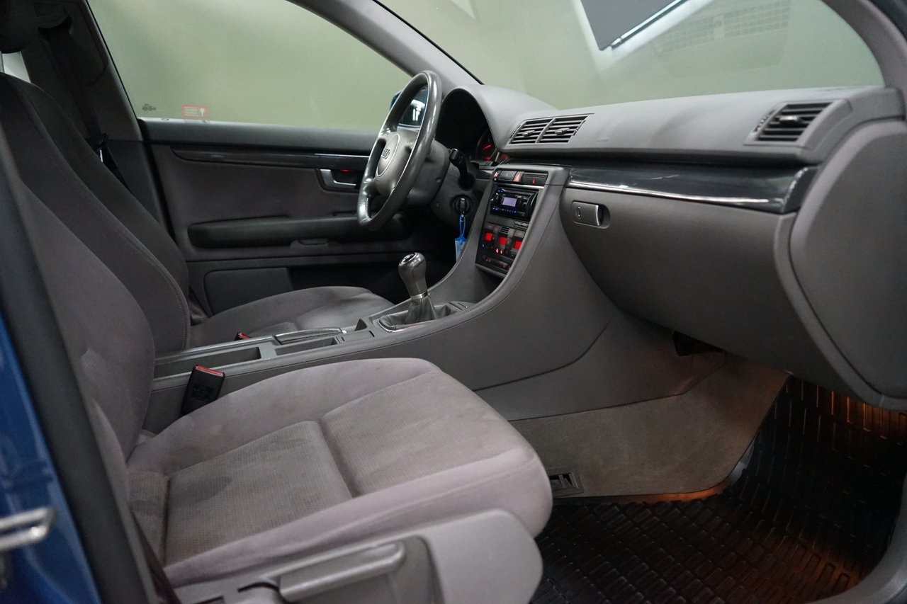 Audi A4 Sedan 2.0 Manual, 5-trins, 130ps, 2003