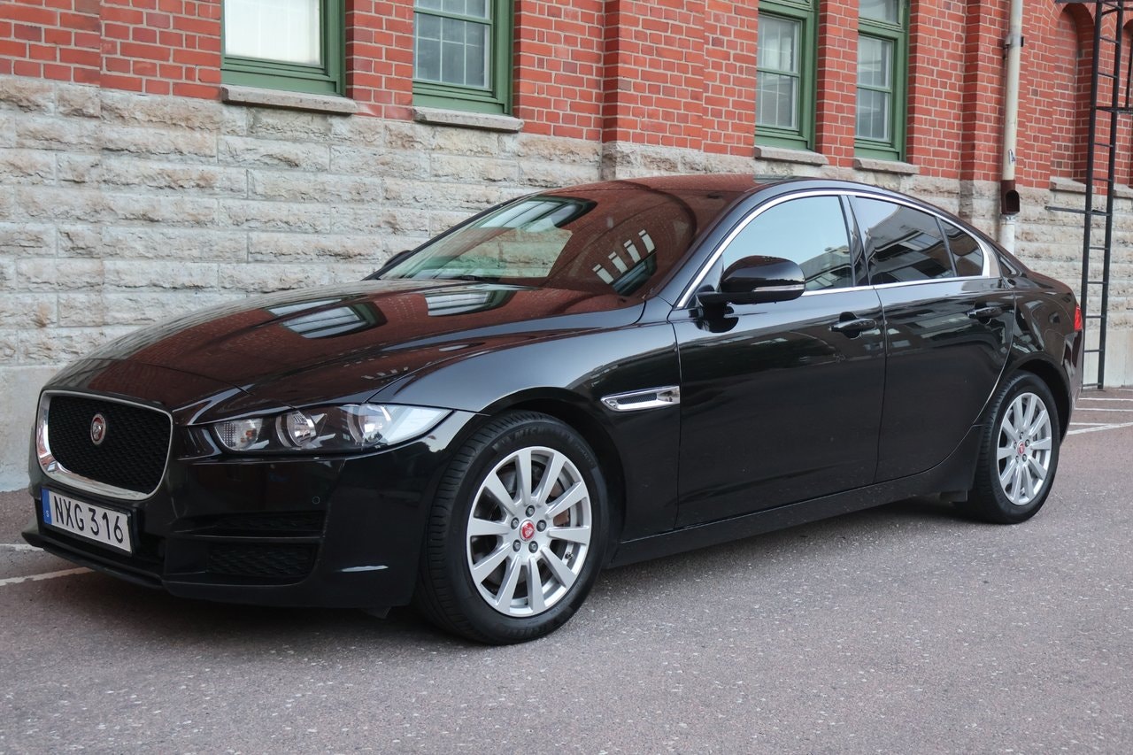 Jaguar XE 200 л.с.