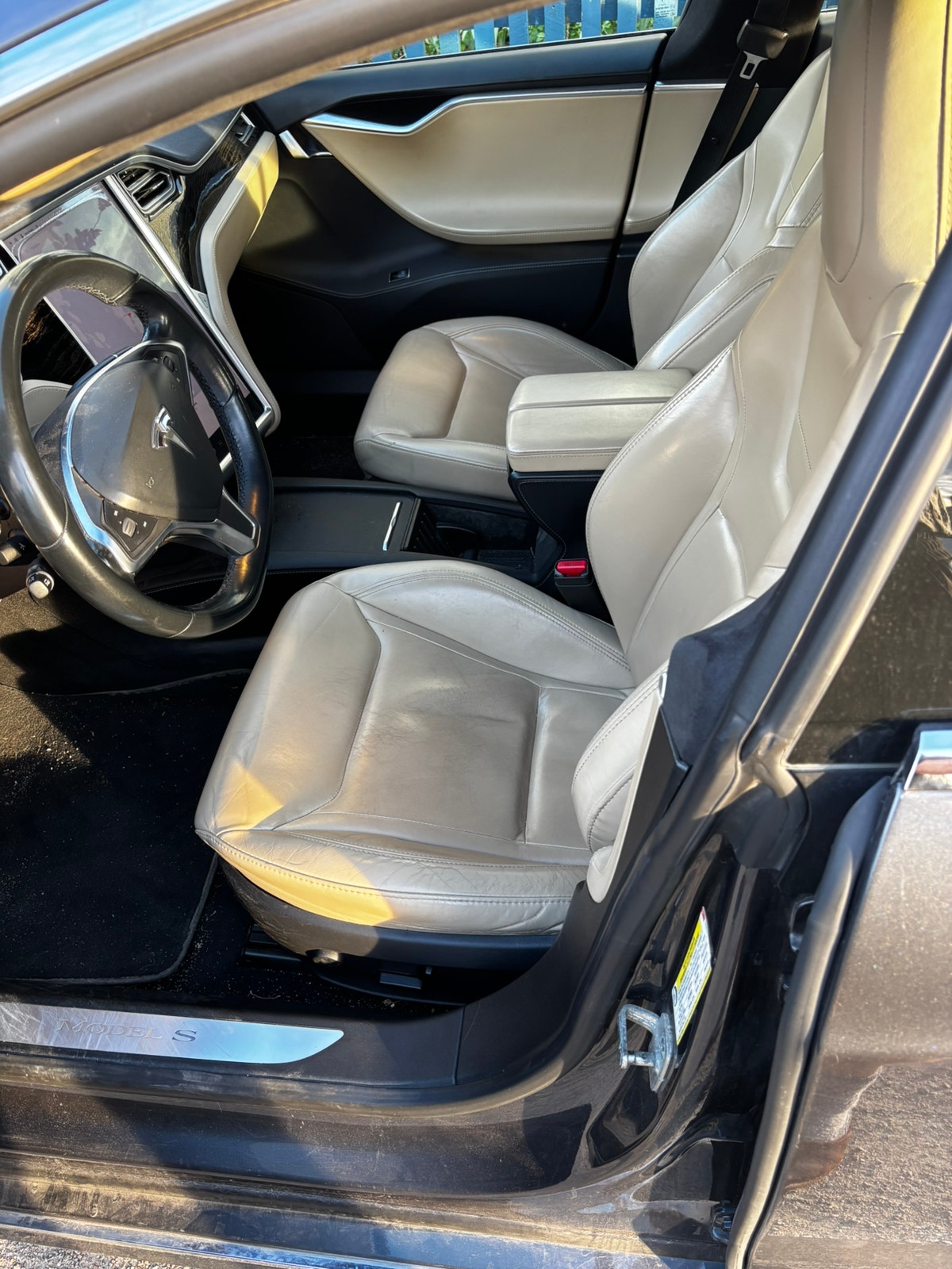Tesla Model S 90D, 423ps, 2016