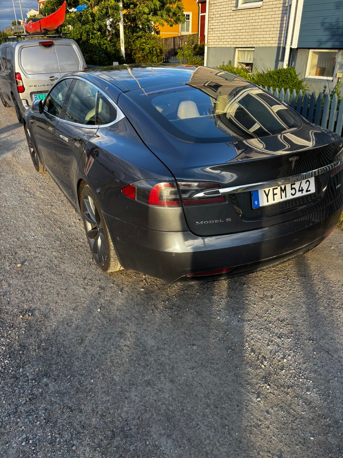 Tesla Model S 90D, 423ps, 2016