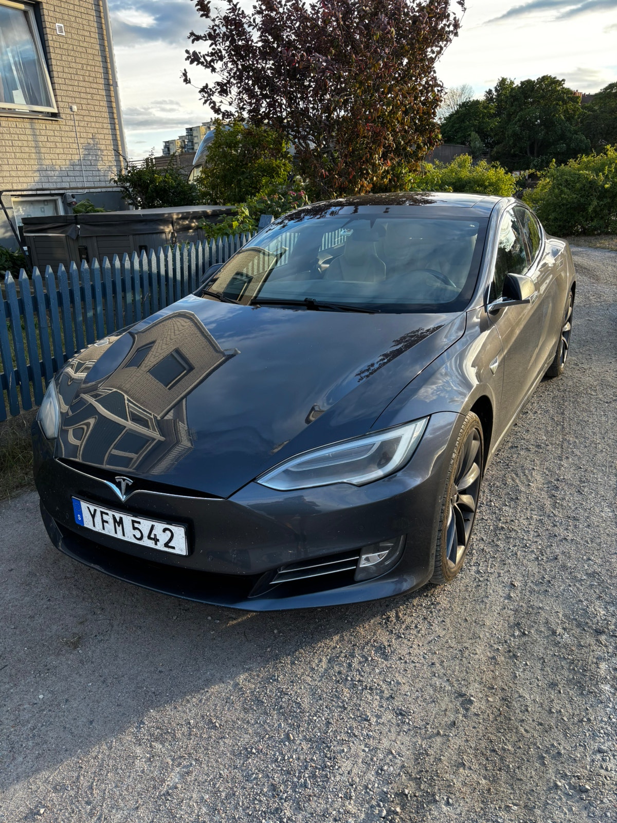 Tesla Model S 90D, 423ps, 2016