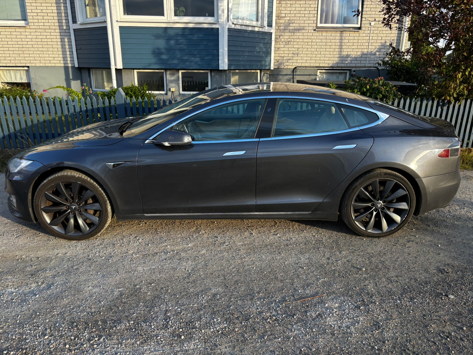 Tesla Model S 90D, 423ps, 2016