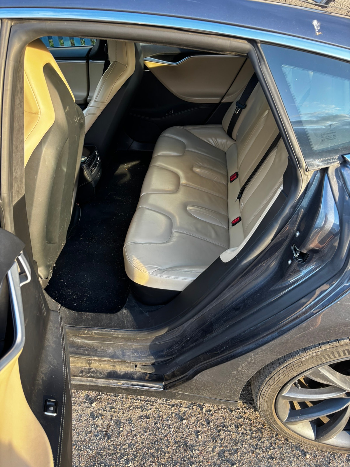 Tesla Model S 90D, 423ps, 2016