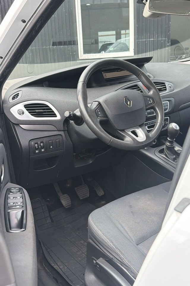 Renault Scénic 1.6 E85 Manual, 6-trins, 110ps, 2011