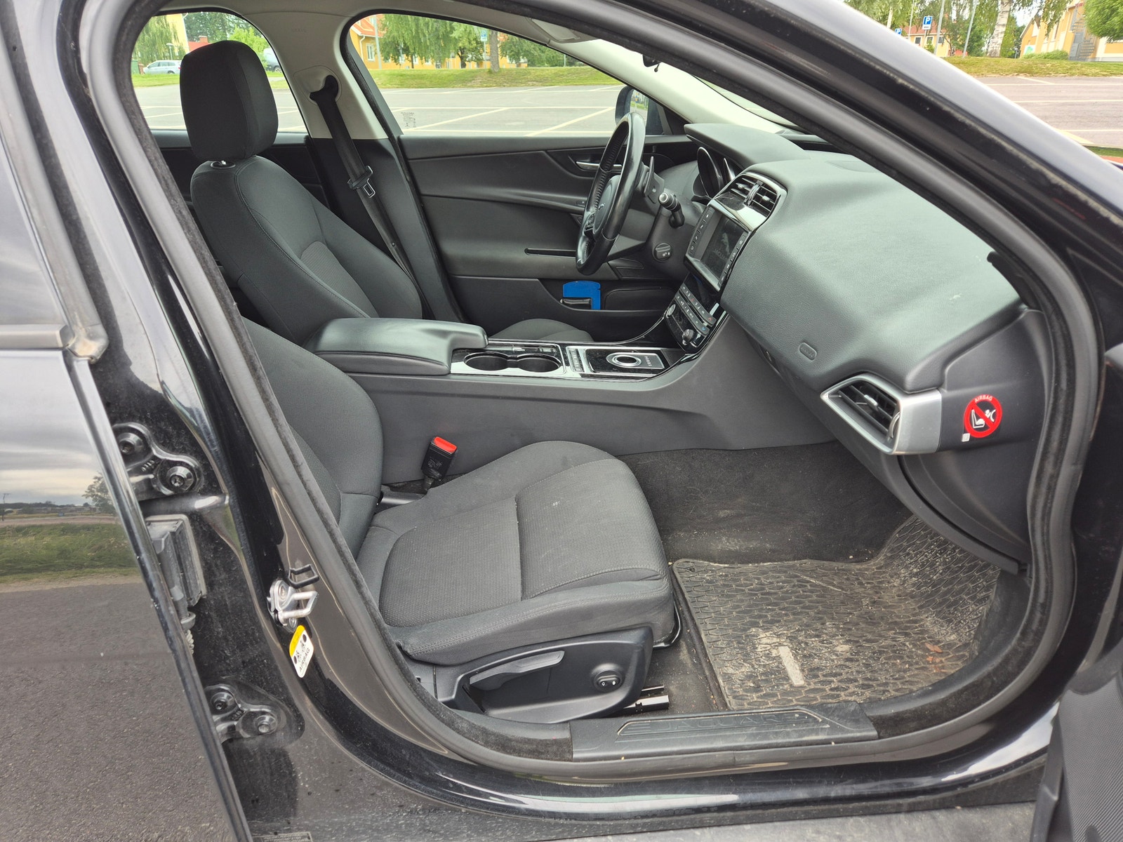 Jaguar XE E-Performance Automatic, 163hp, 2016
