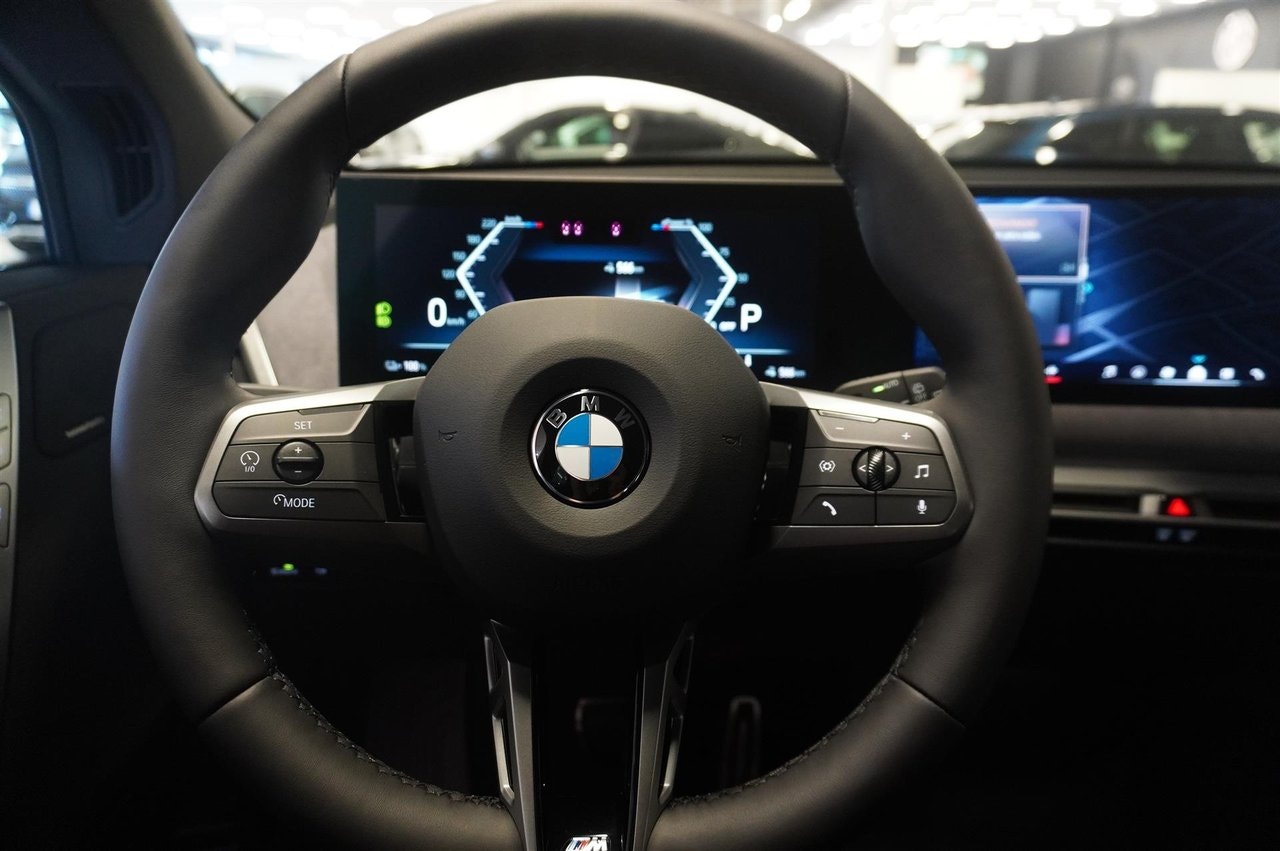 BMW iX xDrive60, 544hp, 2026