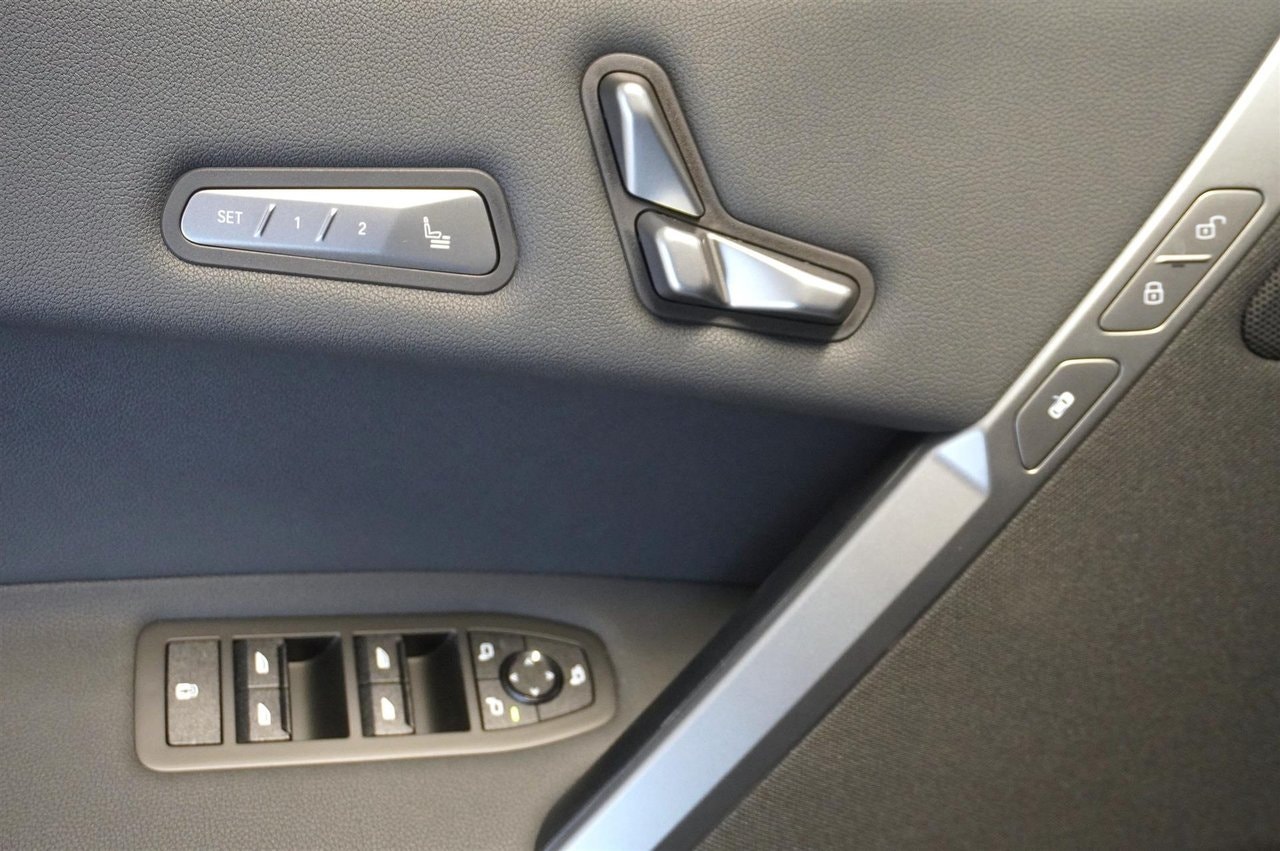 BMW iX xDrive60, 544hp, 2026