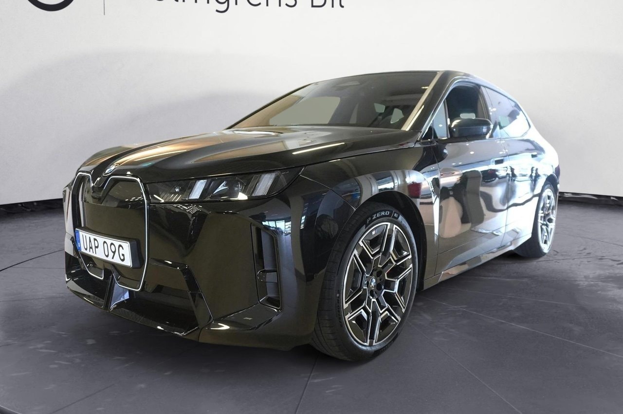 BMW iX xDrive60, 544hp, 2026