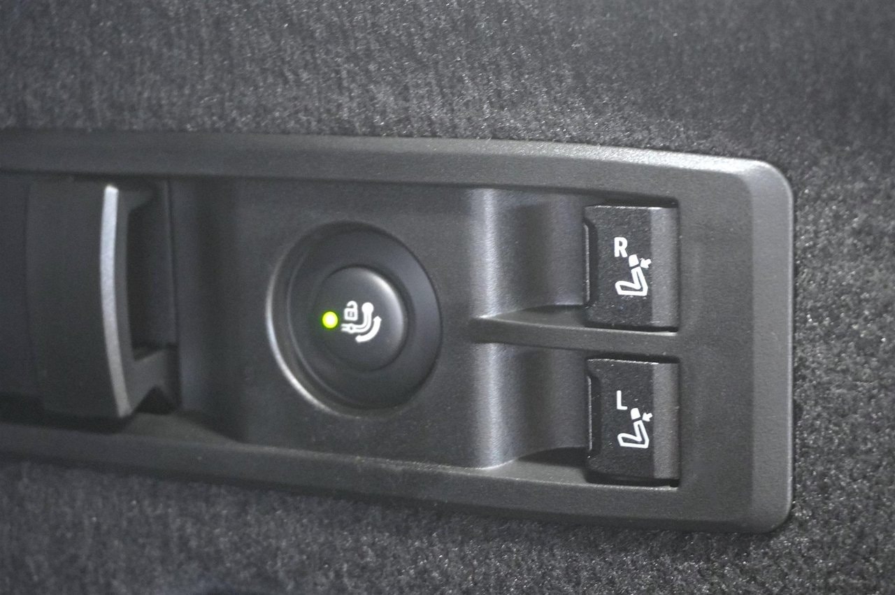 BMW iX xDrive60, 544hp, 2026
