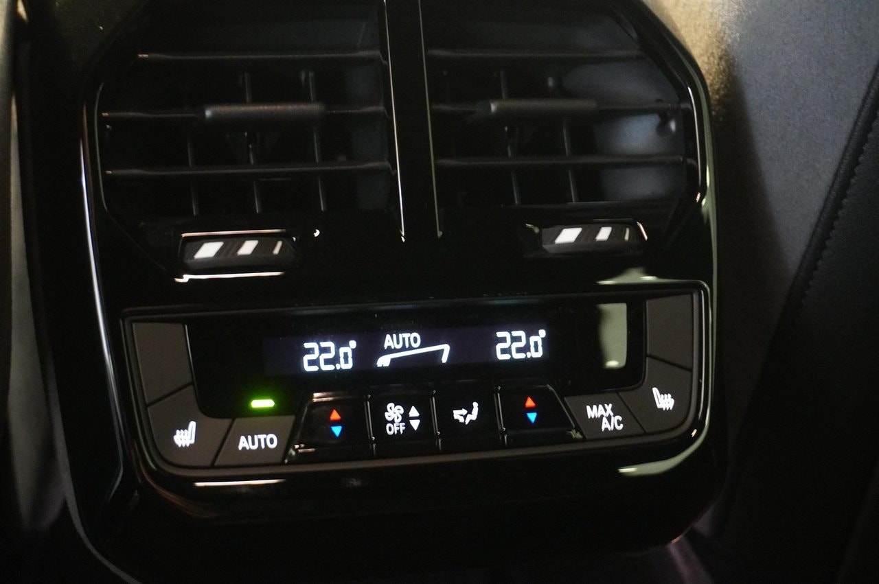 BMW iX xDrive60, 544hp, 2026