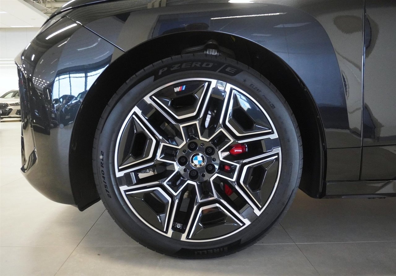 BMW iX xDrive60, 544hp, 2026