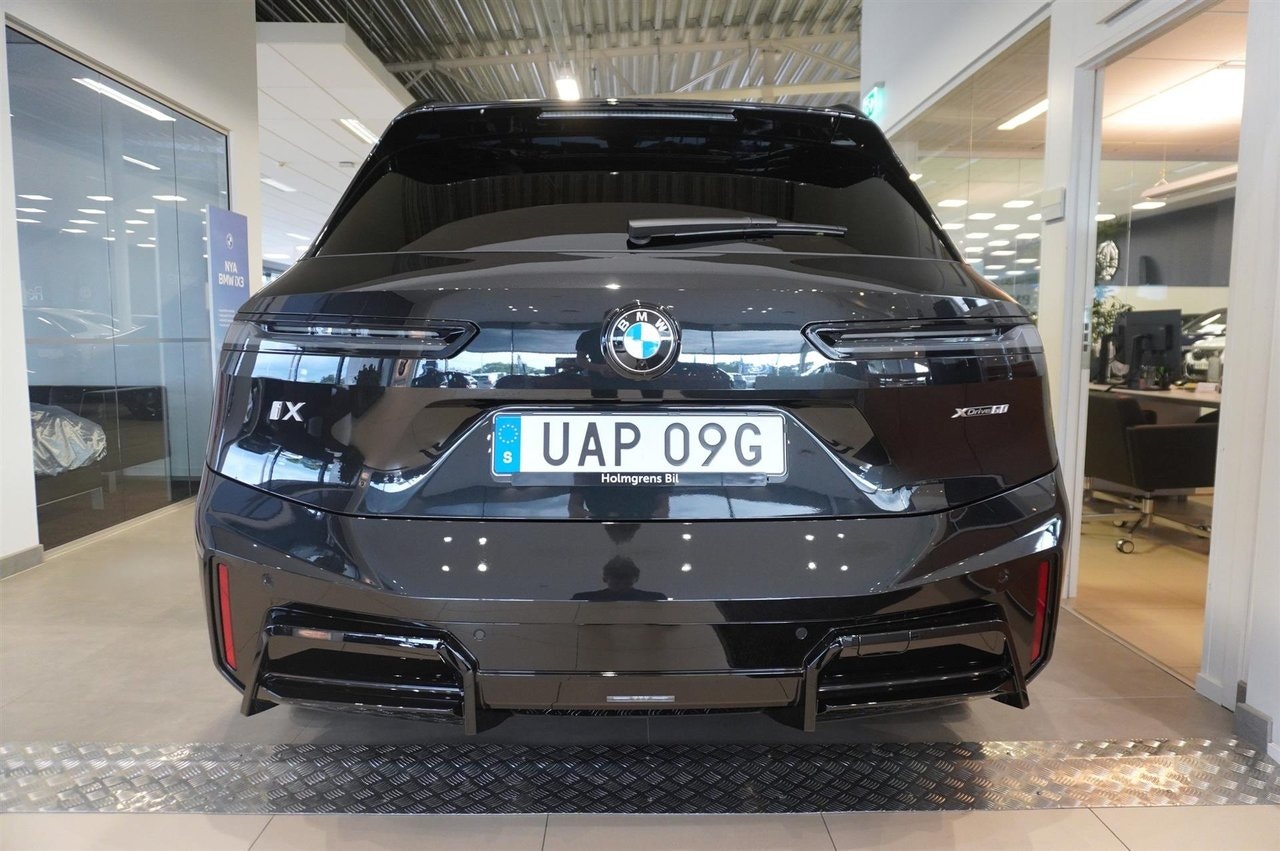 BMW iX xDrive60, 544hp, 2026