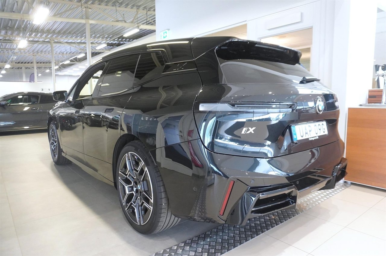 BMW iX xDrive60, 544hp, 2026