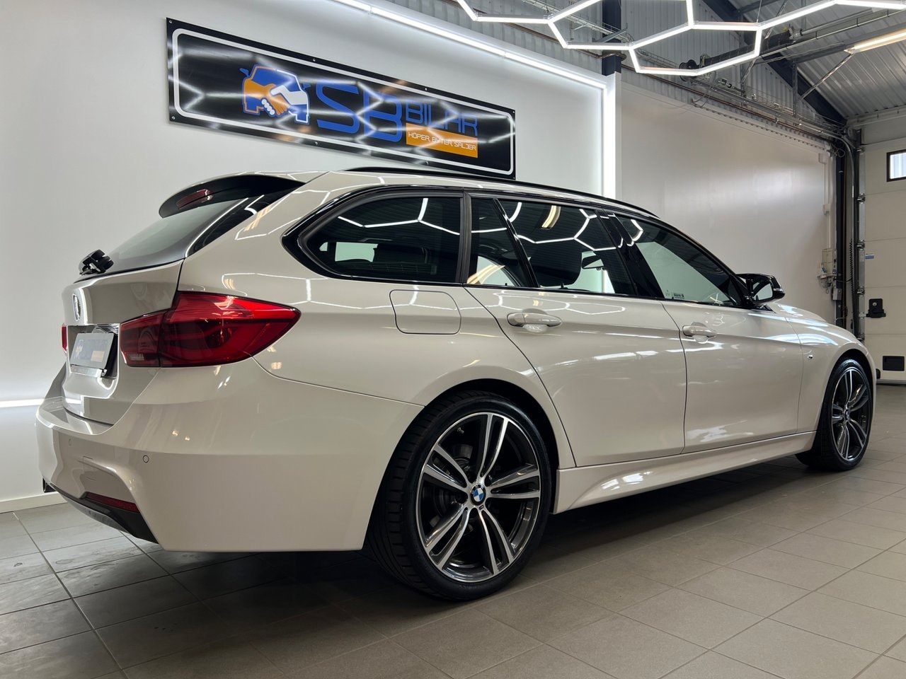 BMW 330i xDrive Touring Steptronic, 8-trins, 252ps, 2016