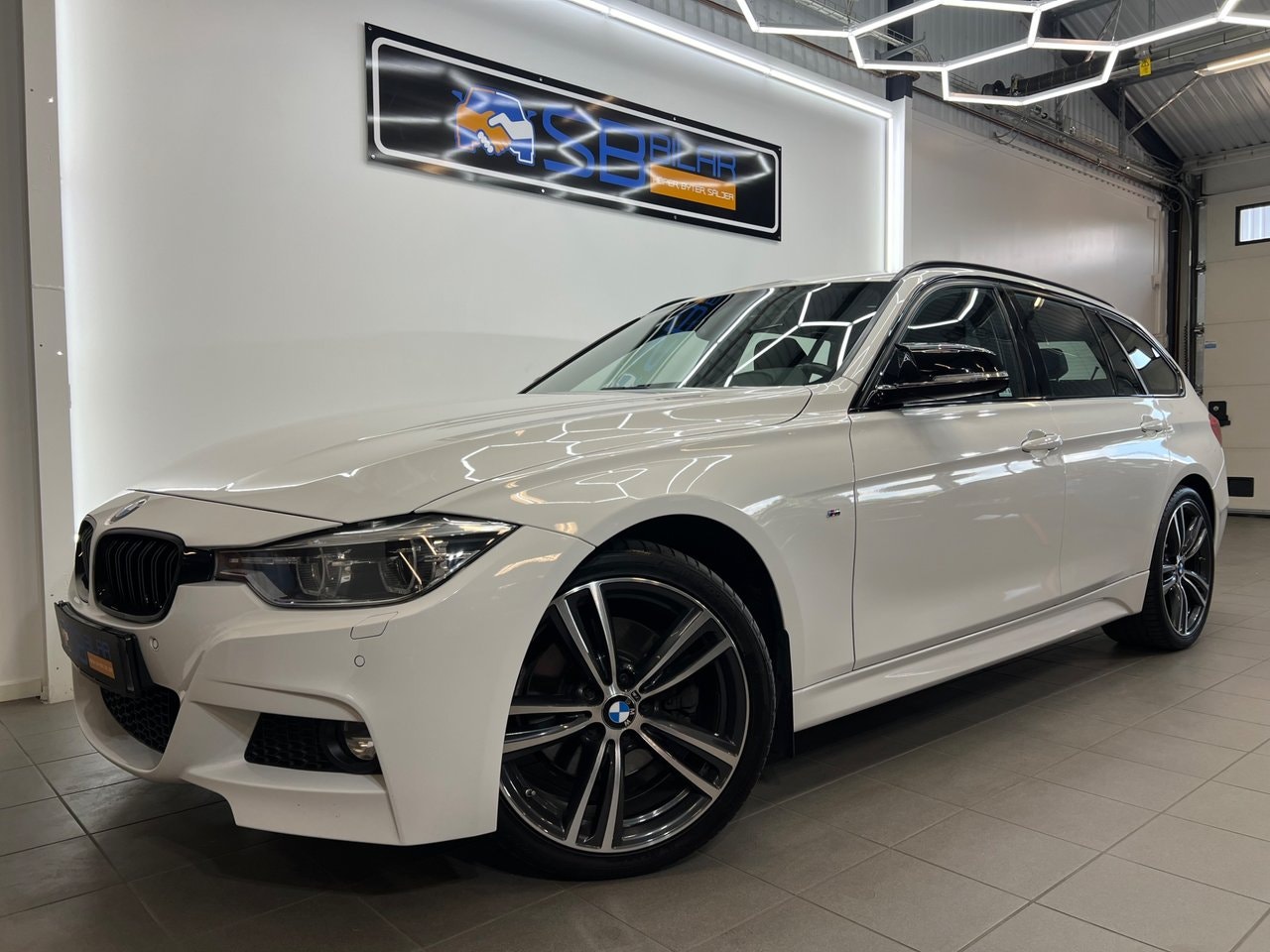 BMW 330i xDrive Touring Steptronic, 8-trins, 252ps, 2016