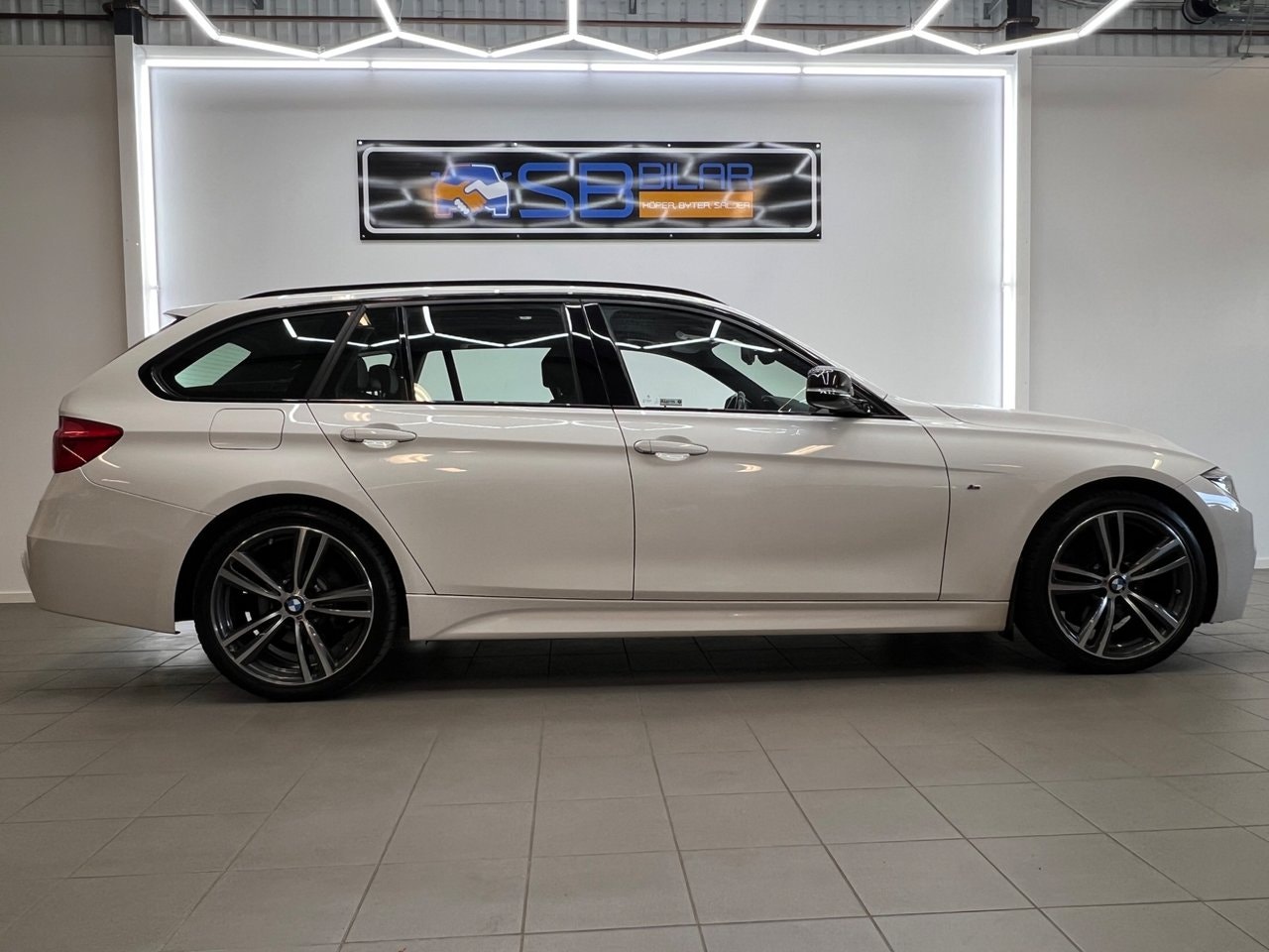 BMW 330i xDrive Touring Steptronic, 8-trins, 252ps, 2016