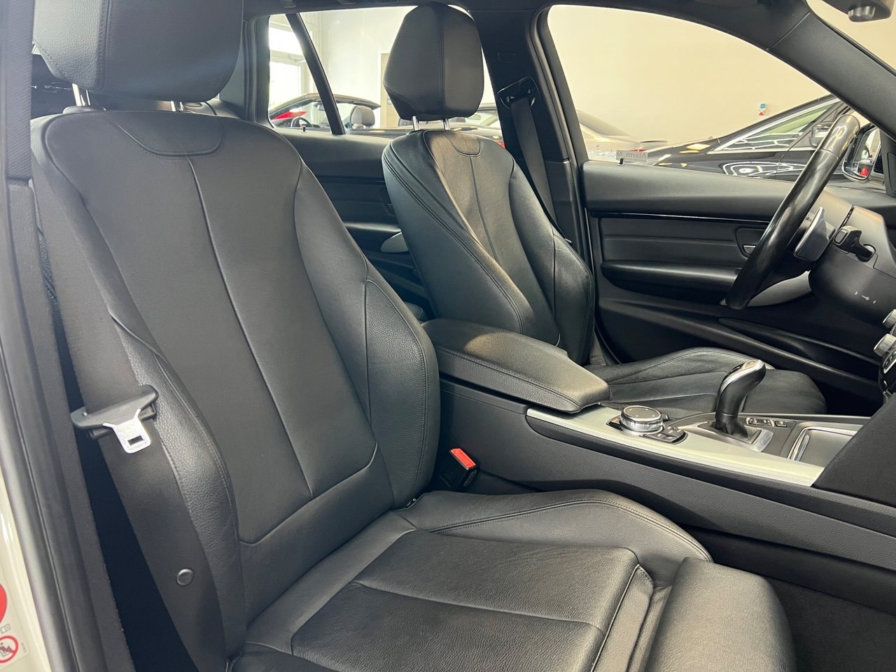BMW 330i xDrive Touring Steptronic, 8-trins, 252ps, 2016