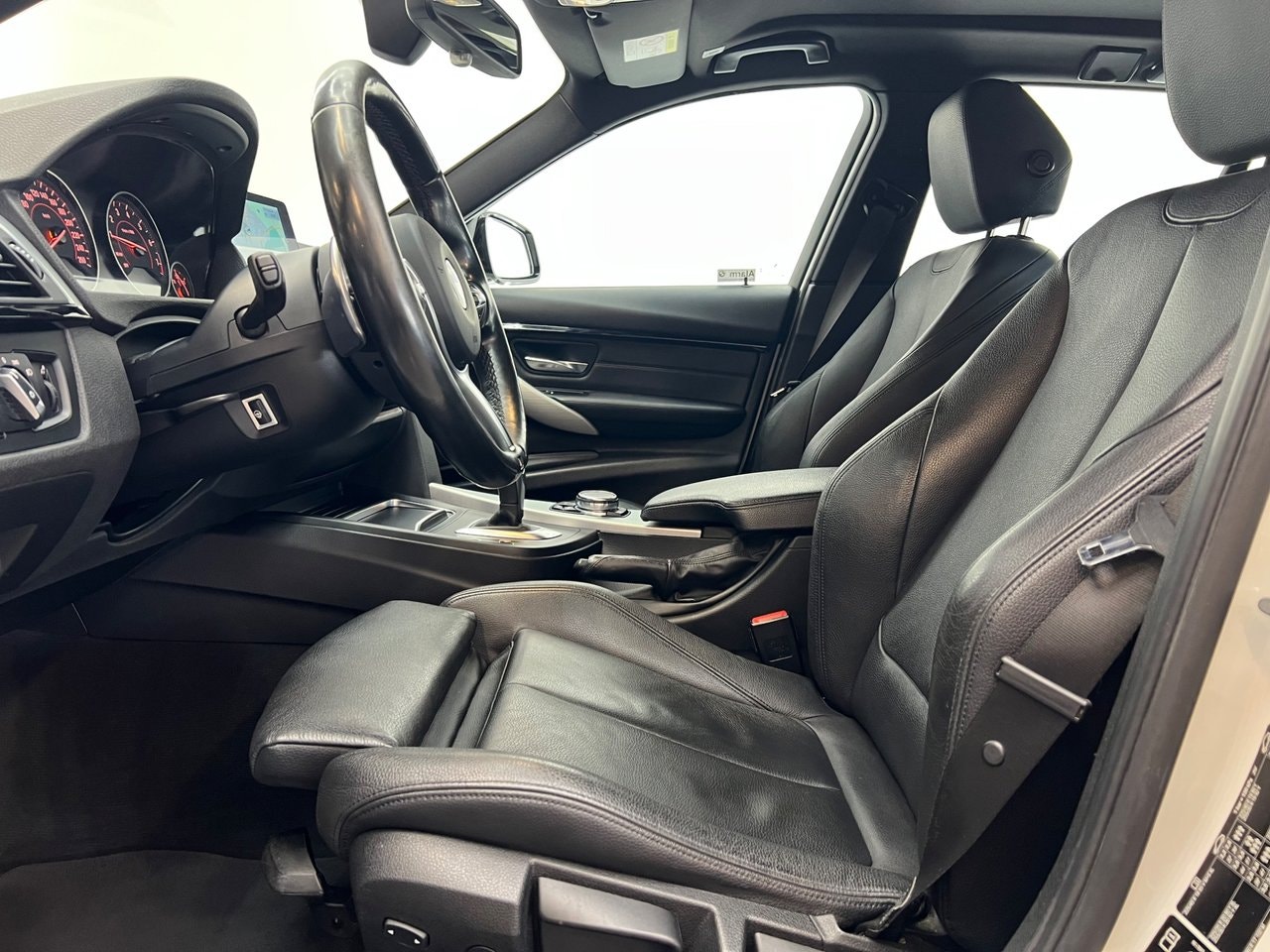 BMW 330i xDrive Touring Steptronic, 8-trins, 252ps, 2016