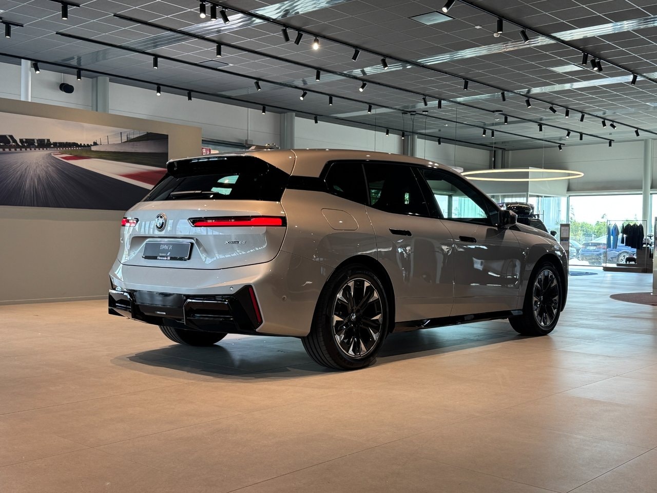 BMW iX xDrive60, 544hp, 2026