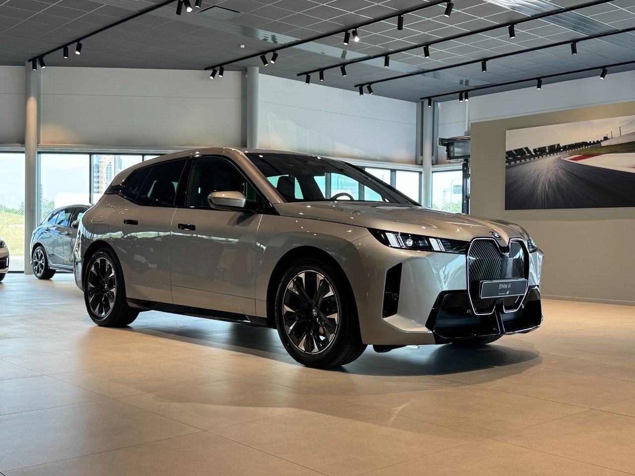 BMW iX xDrive60, 544hp, 2026
