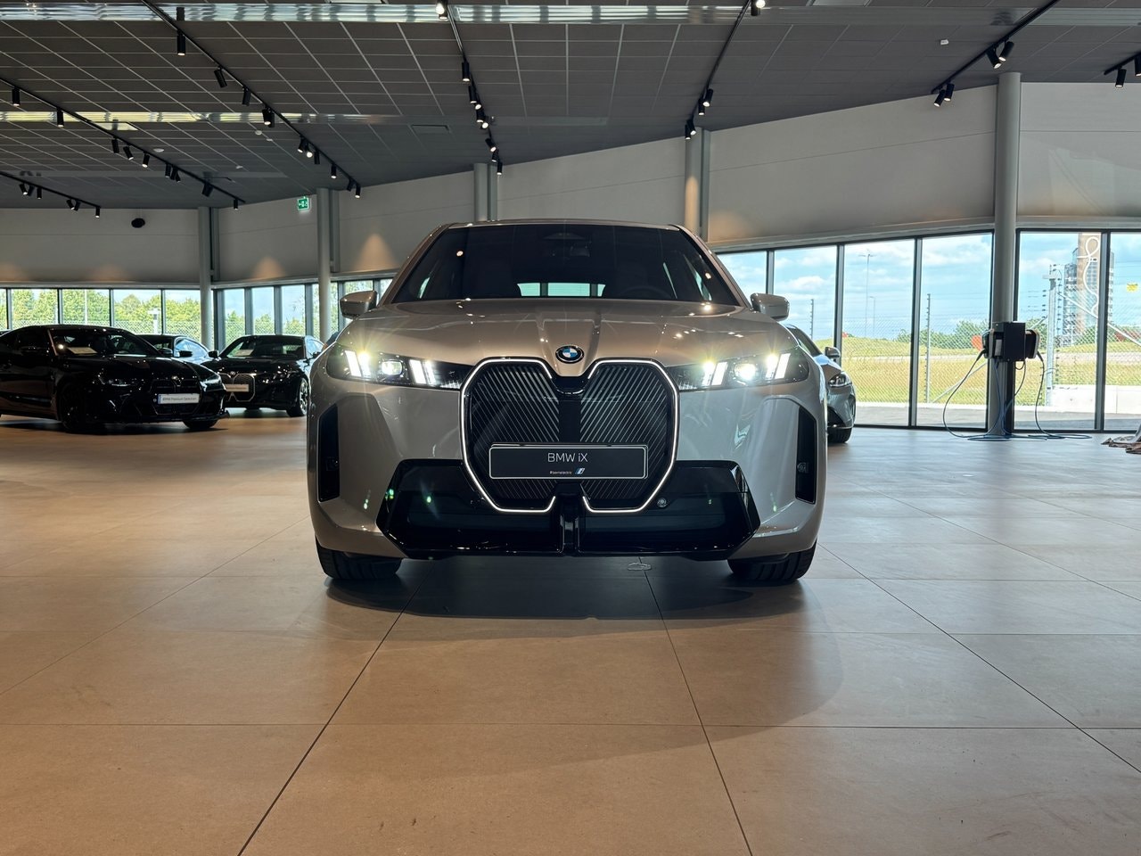 BMW iX xDrive60, 544hp, 2026