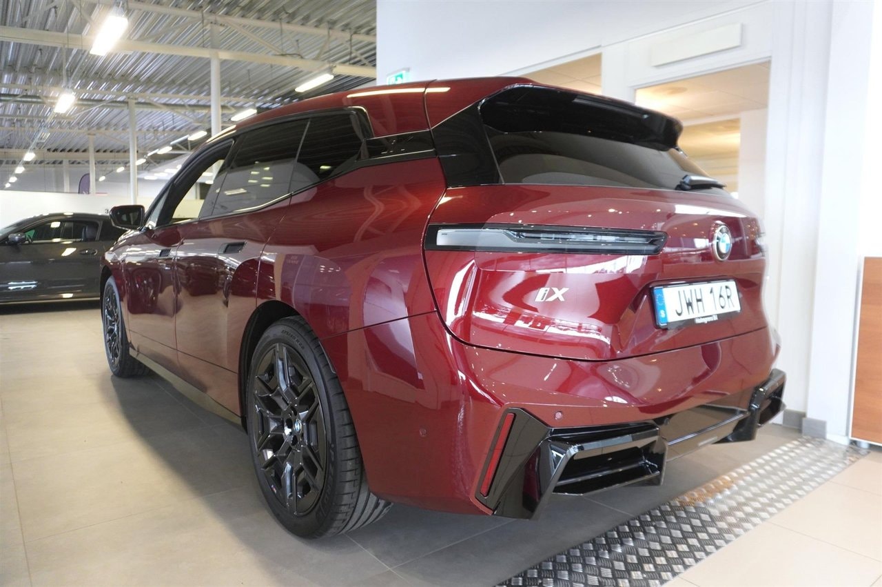 BMW iX xDrive60, 544hp, 2026