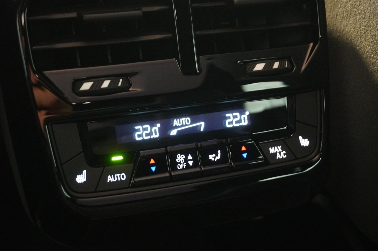 BMW iX xDrive60, 544hp, 2026
