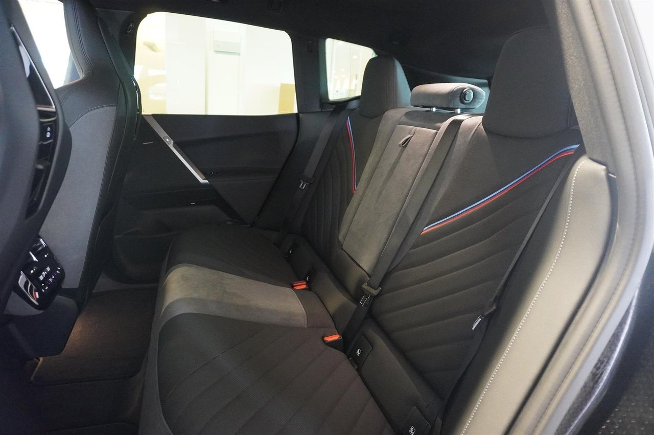 BMW iX xDrive60, 544hp, 2026