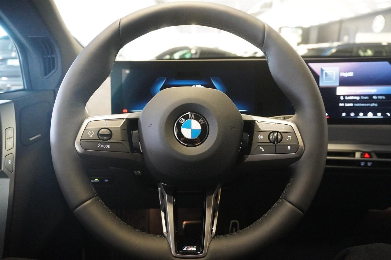 BMW iX xDrive60, 544hp, 2026