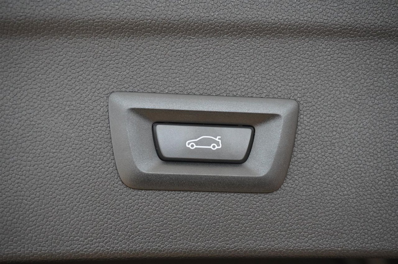 BMW iX xDrive60, 544hp, 2026