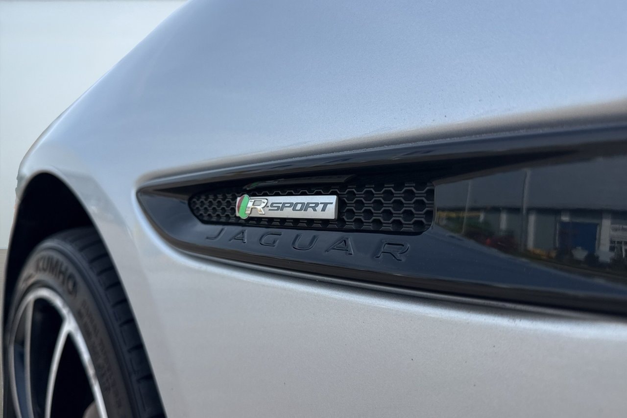 Jaguar XE 20d Automatic, 180hp, 2016