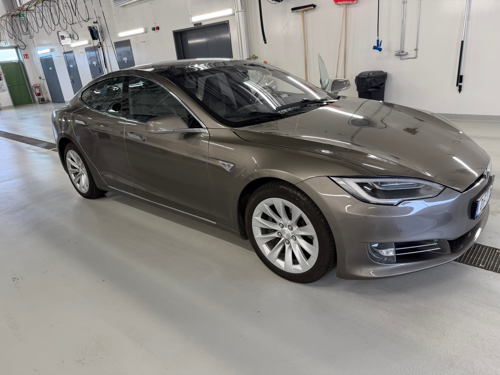 Tesla Model S 70D, 333ps, 2016