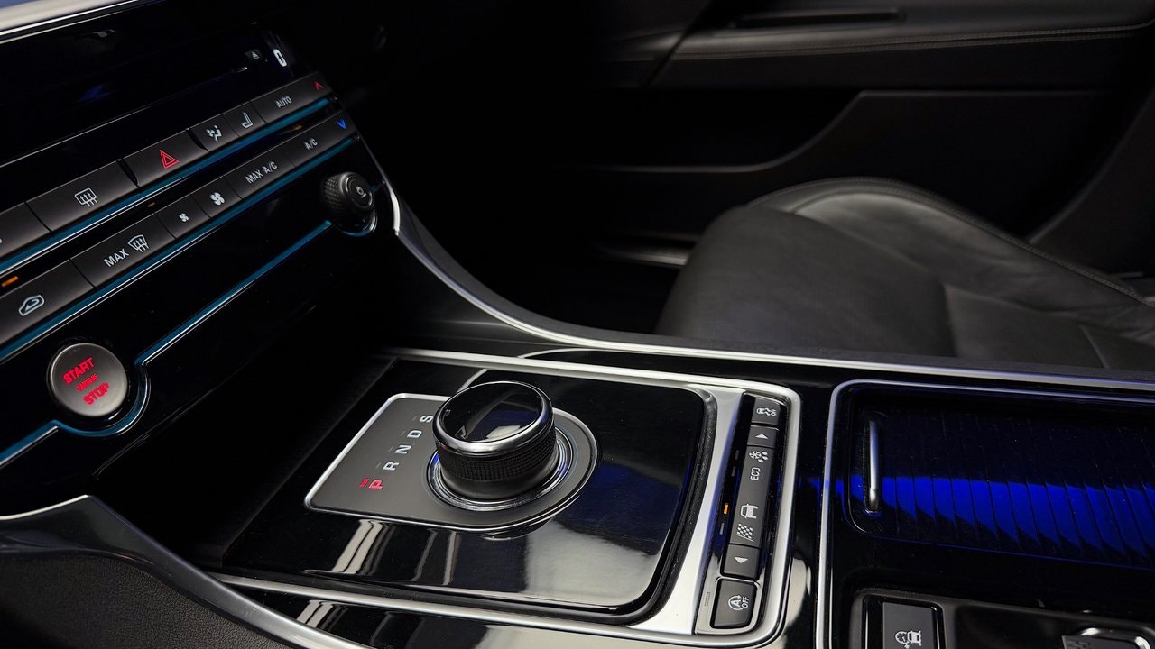 Jaguar XE 20t Automatic, 8-trins, 200ps, 2018