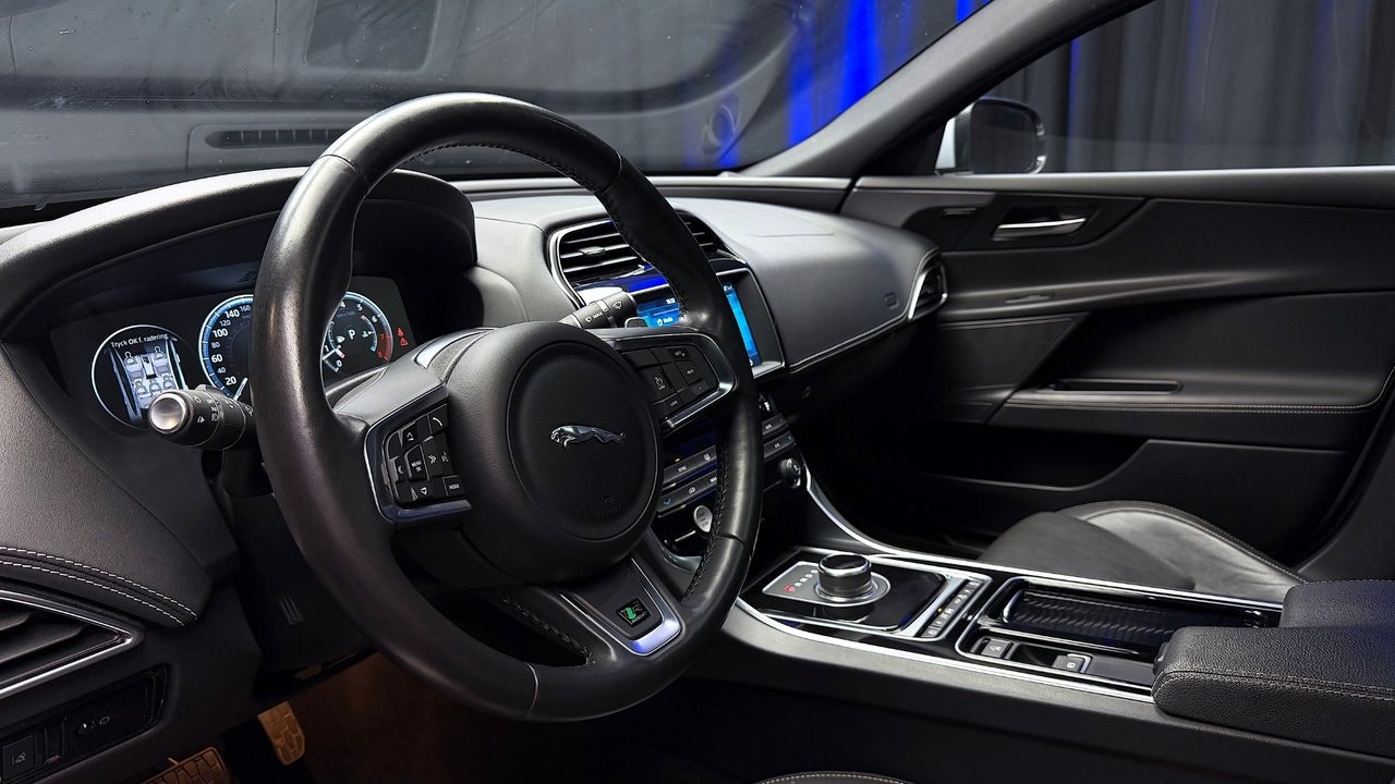 Jaguar XE 20t Automatic, 8-trins, 200ps, 2018