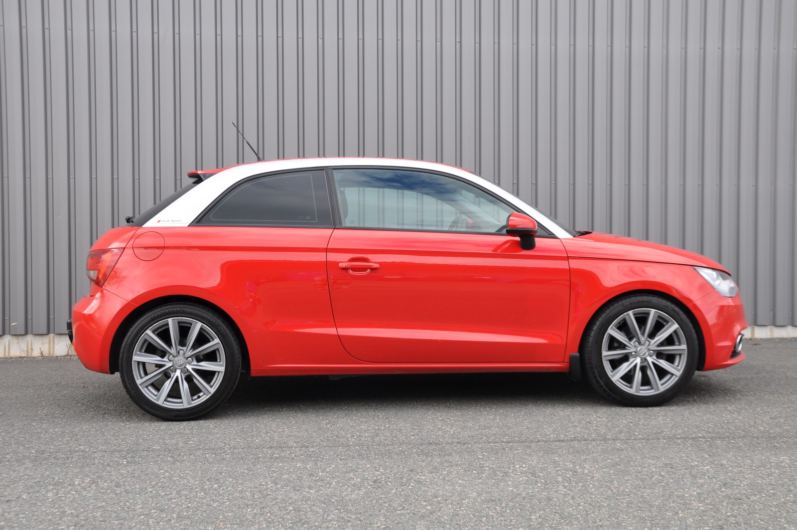 Audi A1 1.6 TDI  Manual, 105hp, 2011
