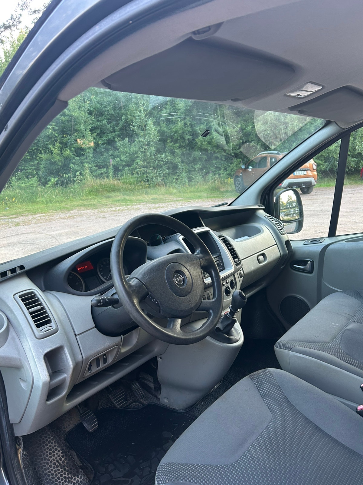 Opel Vivaro Panel Van 2.9t 2.0 CDTI Manual, 114hp, 2011