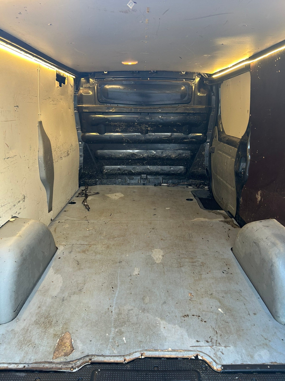 Opel Vivaro Panel Van 2.9t 2.0 CDTI Manual, 114hp, 2011